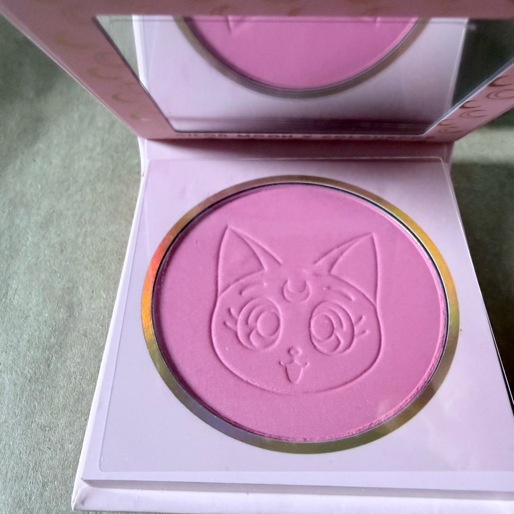 ✨🌙Sailor Moon Pressed Powder Blush From The Moon✨🌙✨✨✨✨✨✨✨✨✨✨✨✨ - Picture 3 of 5